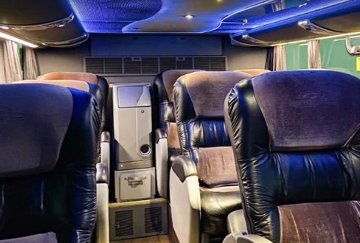 Poltronas leito em ônibus apresentado pela EPTUR